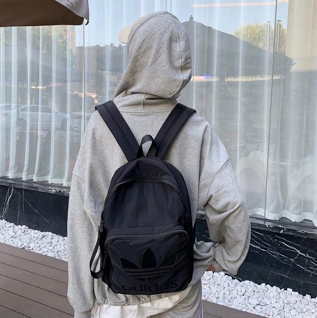 adidas阿迪达斯三叶草经典大LOGO时尚双肩包旅行出游包新款来袭
