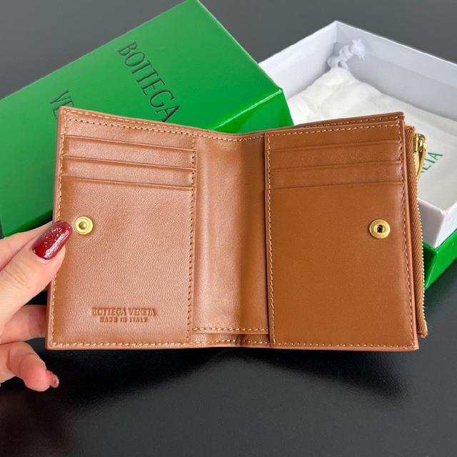 男女通用小巧精致的钱包☄️ 优雅时尚的造型 ，融合