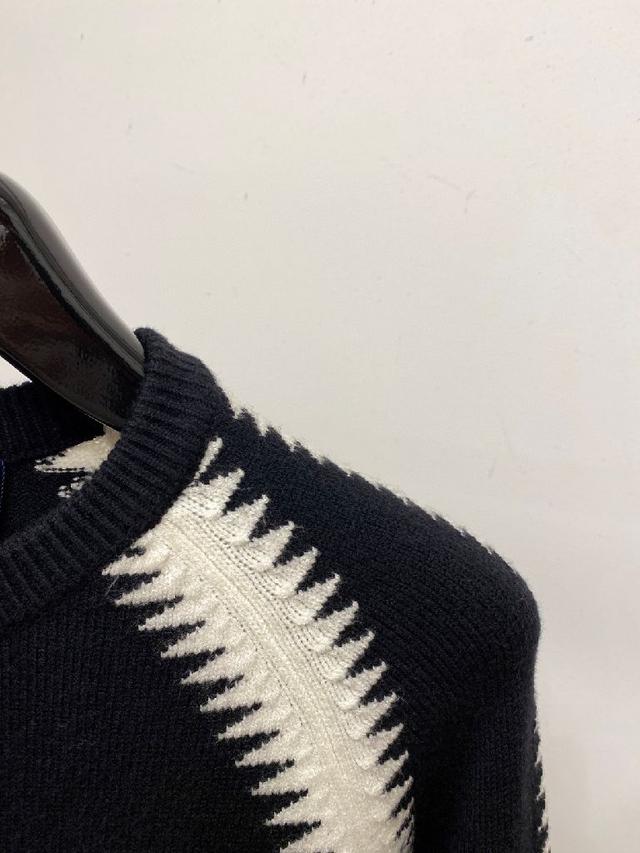 2025新品羊毛衣 具有手感细腻柔软，可直接与肌肤接触