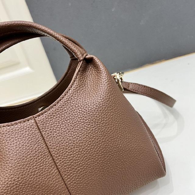 斜跨包／手提包，休闲百搭款，没有花里胡哨的装饰，简约大方