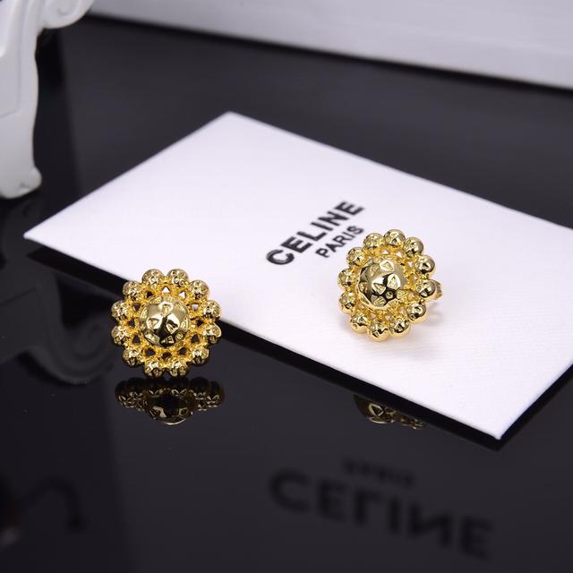 Celine 新款金色花朵耳钉