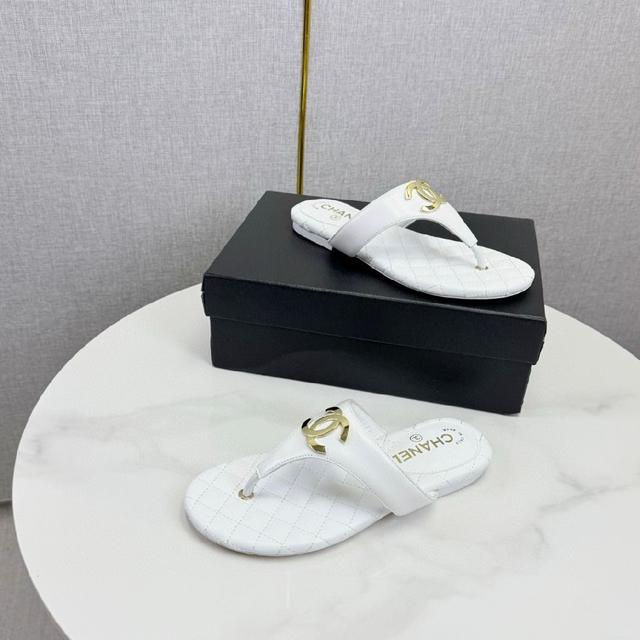 凝萃26P早春系列的摩登巧思 承袭康朋街百年匠艺的细腻质感。