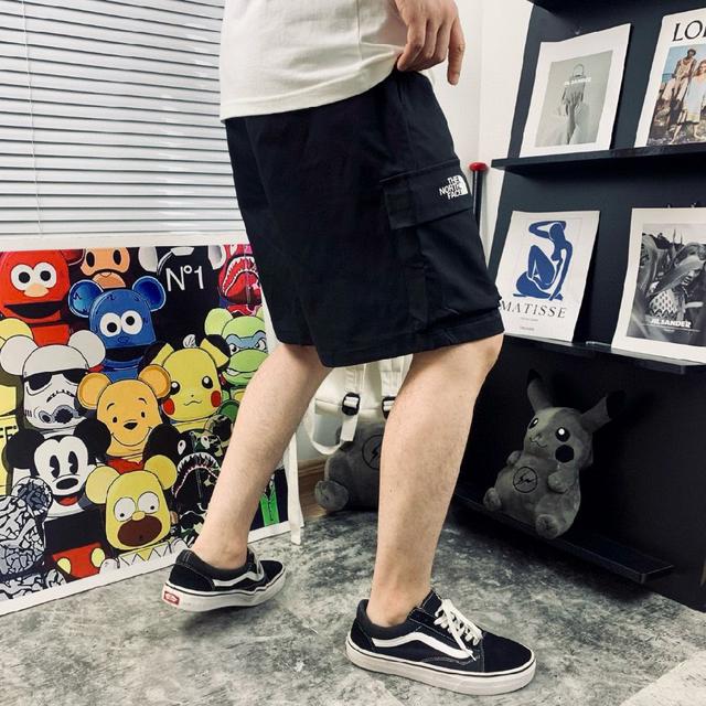 质感还有细腻程度真的是相当到位 透气舒爽适合夏季氛围穿搭 上身显瘦