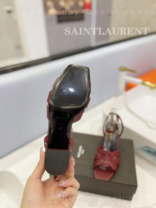 级A货正品1:1复刻➡休闲厚底**小白鞋~超高舒适度～非常好驾驭