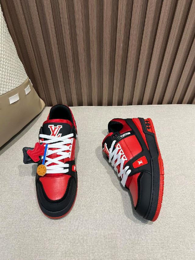 Trainer Maxi将成衣系列的宽松廓形引
