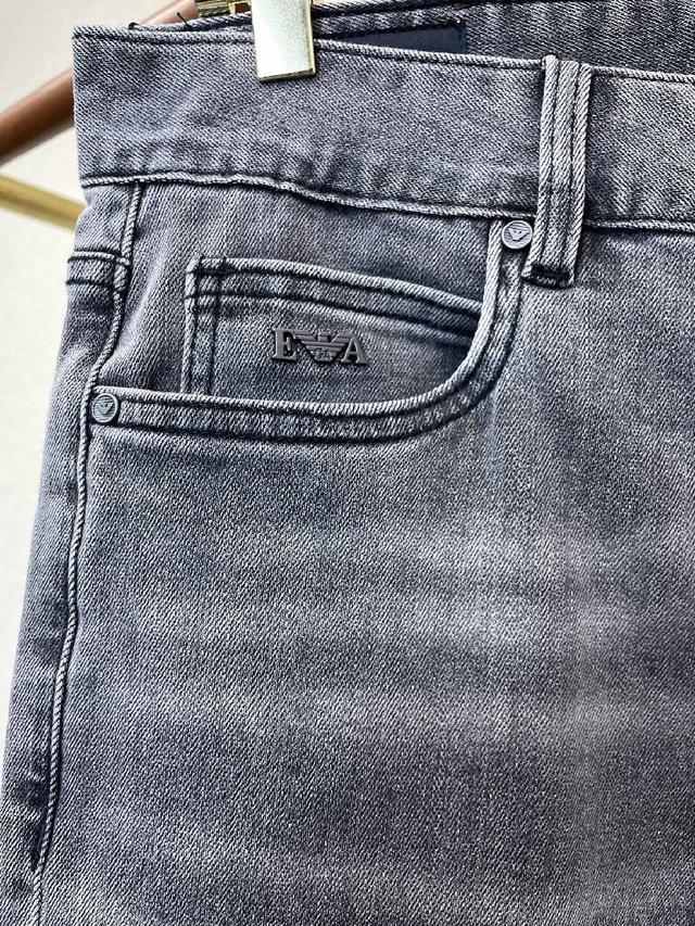 款新款休闲牛仔裤👖 高端版本！专柜定制面料 透气舒适度高