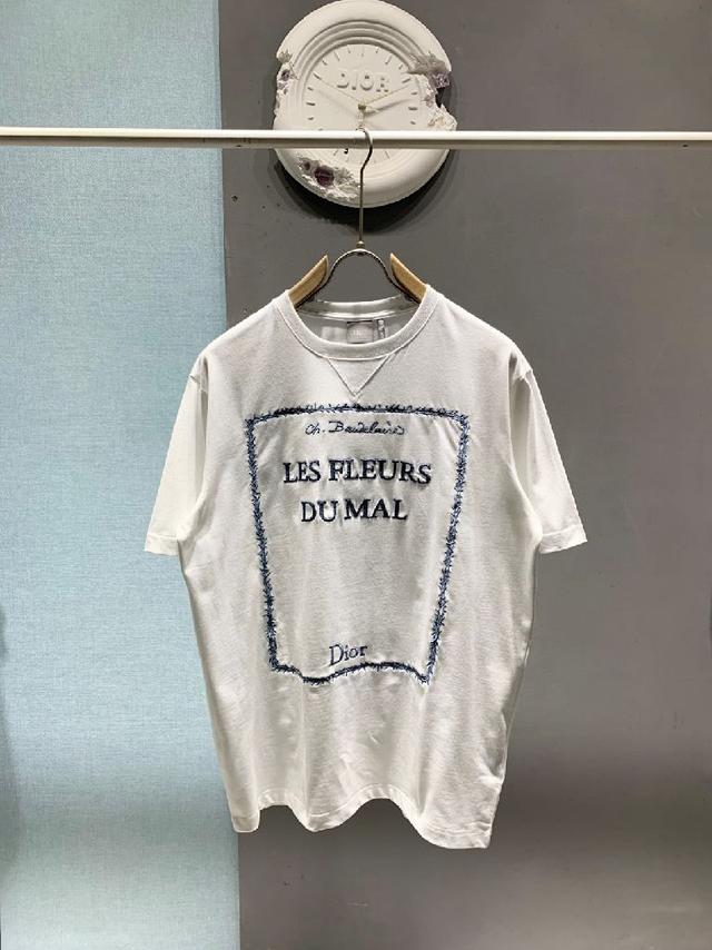 本款T恤采用全棉平纹面料打造，再洗水定型，克重330克