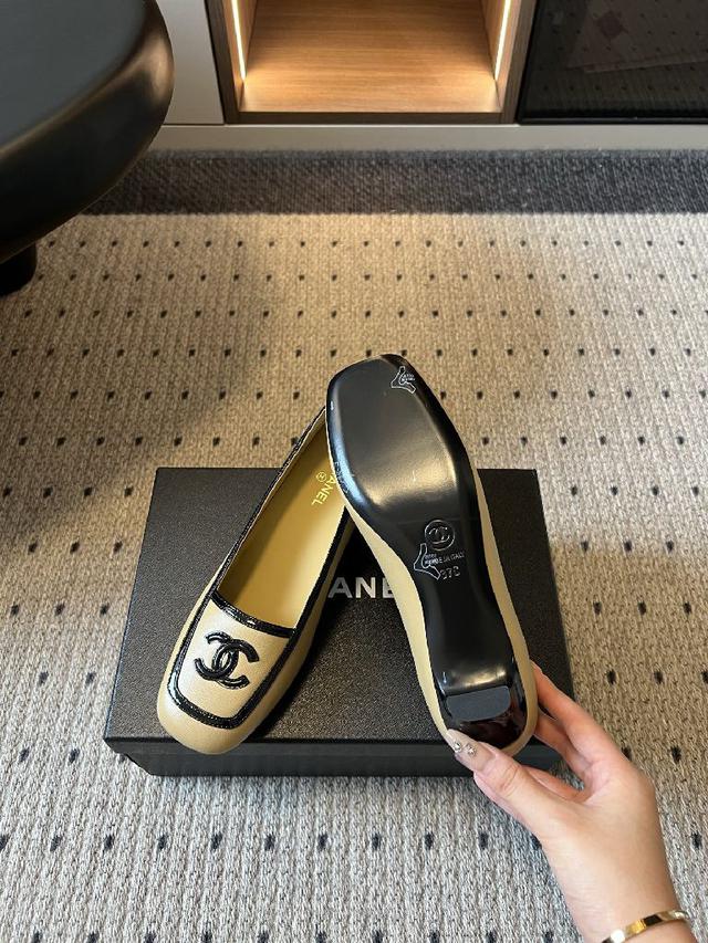 Chanel26ss夏季新款方头拼色后空高跟凉鞋