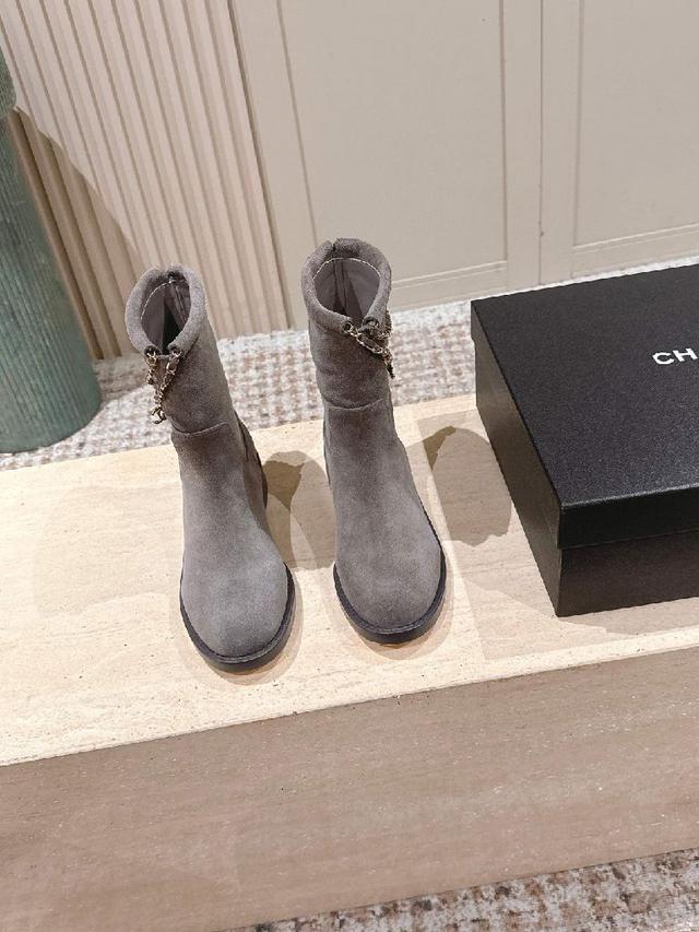 香奈儿 2025秋冬新款朋克风格链条女短靴 小香字母logo