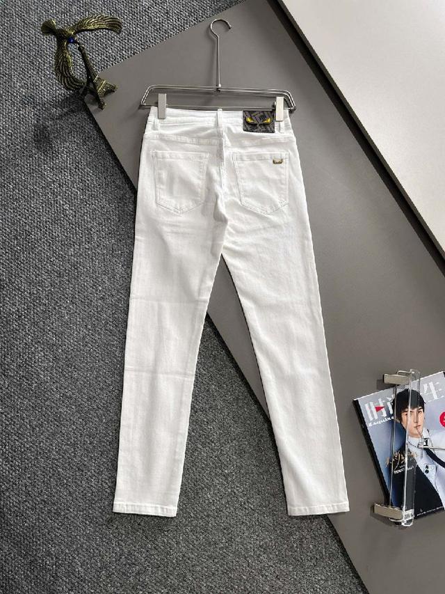 2025四季款新品经典眼睛元素修身牛仔裤长裤，