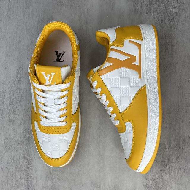 Louis Vuitton 23ss Rivoli 运动鞋为柔软牛皮革压印经典