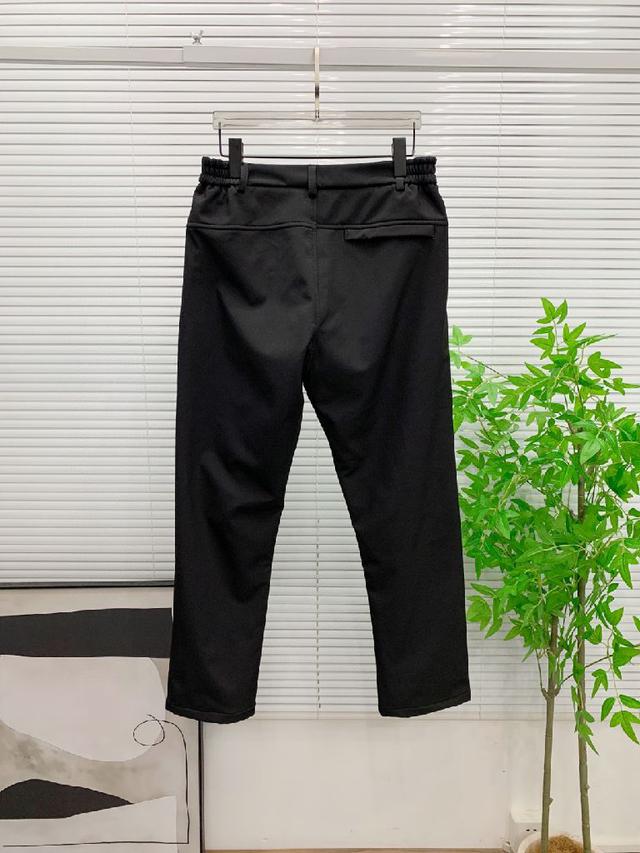 【新品】新款休闲裤卫裤，裤身上刺绣标志性品牌标