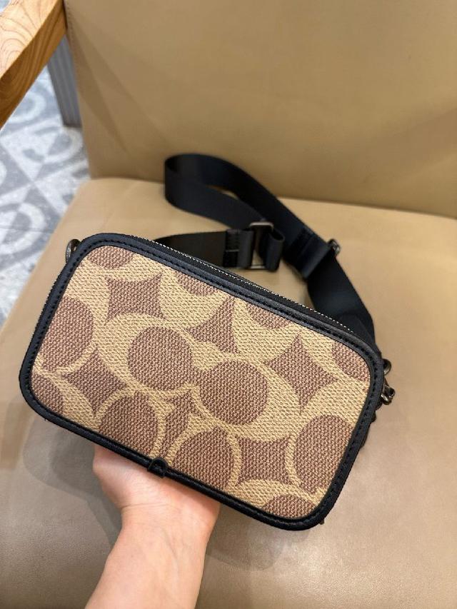 Y家新款精细粒面皮革托特包！同色系绒面革全衬里设计~