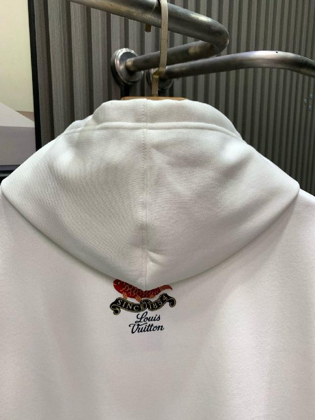 卫衣采用320g多支纱线纺织工艺 手感厚实 全棉面料 透气舒适 顶级质感