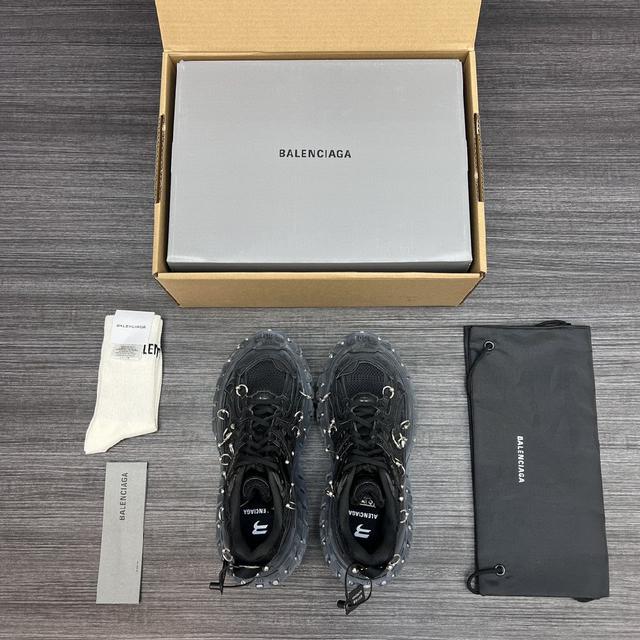 巴黎世家-Runner、是通过溢胶、做旧、缝线等细节