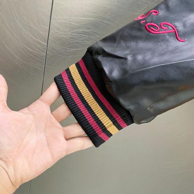 Miu Miu 25ss 经典小标刺绣logo翻领 短袖polo衫