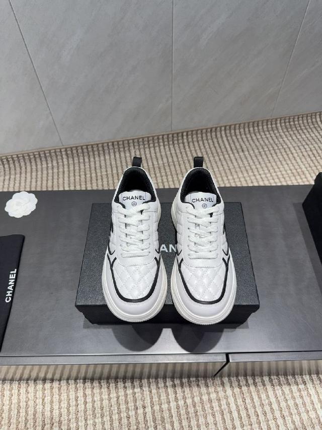 很有辨识度， 显瘦显腿长，绝对实力派，穿上也很舒服，