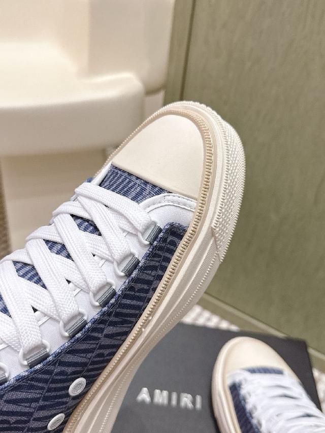 AMIRI黑色魔术贴板鞋，简约设计+品牌标识，辨识度超高！