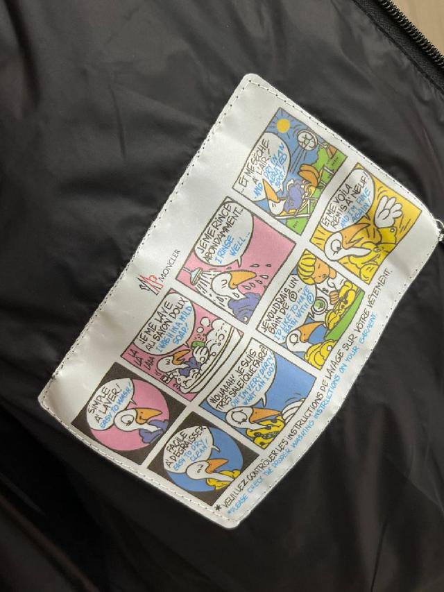 新款羽绒服。这款号称羽绒服届最贵的，全部90绒的。