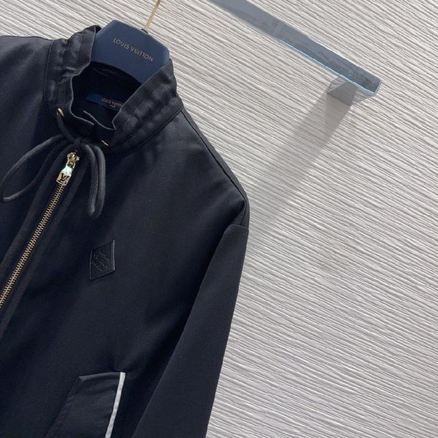 经典又有型 自带气场 面料质感很奈斯 时髦又高级 颜色超级