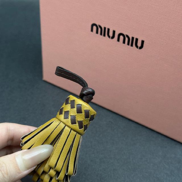 新的一季MIU MIU  挂饰真的太可爱了