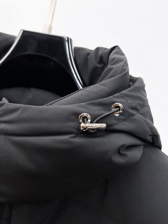 2025秋冬新款羽绒服。这款号称羽绒服届最贵的，全部90绒的