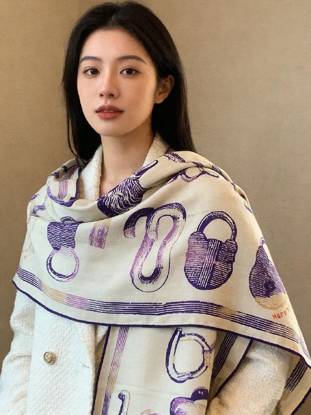 【上新❤️】 永远秉承高品质 手工卷边羊绒和真丝混纺披肩