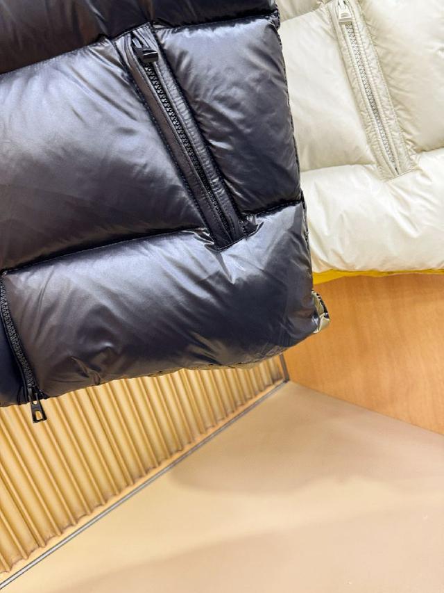 2025新品 Moncler蒙口 新款羽绒马甲 秀场新品，