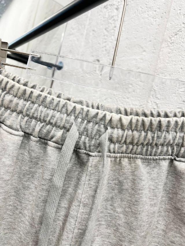 牌元素设计理念，体现品质。手感细腻柔软！