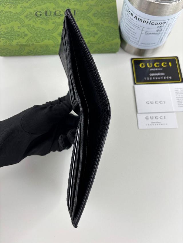 采用GG Supreme 猪纹皮 配以标志性双G 五金唛头，