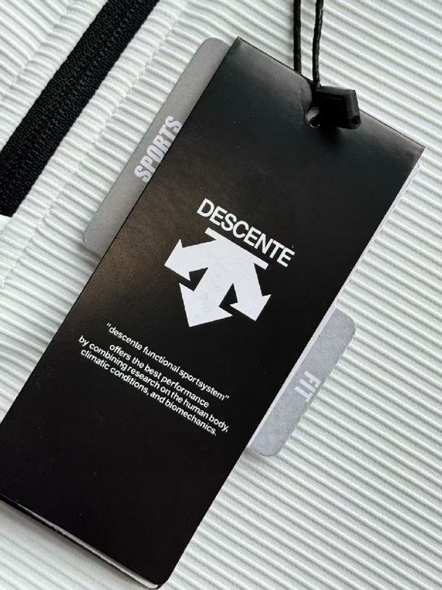 DESCENTE迪桑特户外休闲运动速干弹力长袖打底 运动健身训练跑步长袖T恤