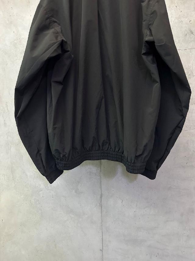 面料：采用80%羊毛，20%棉。该款面料原版定织定染，100%还原