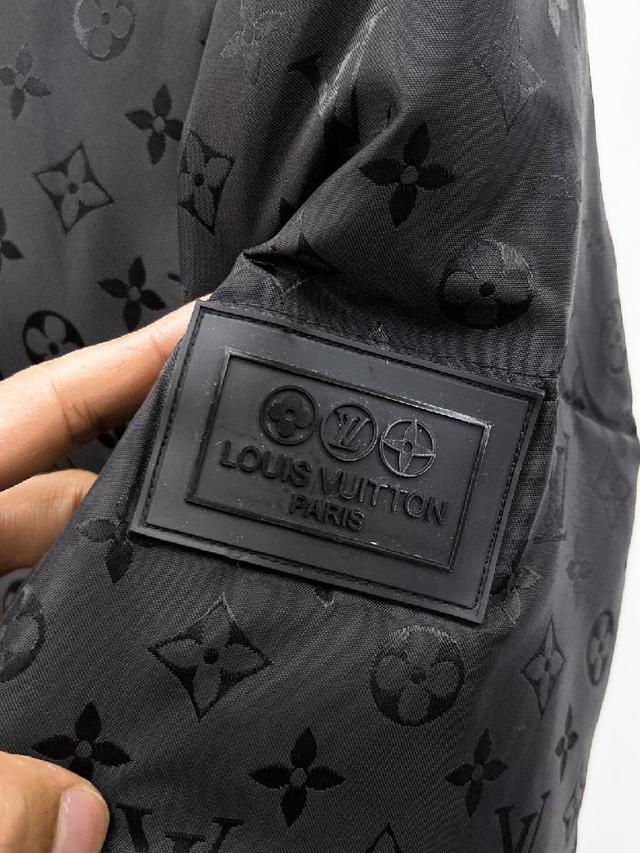 2025秋冬新款羽绒服。这款号称羽绒服届最贵的，全部90绒的