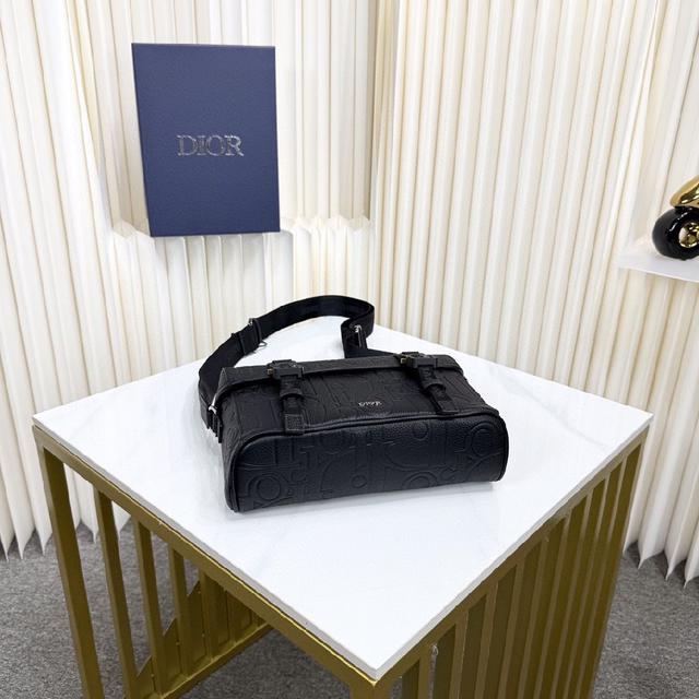 米色和黑色Dior Oblique提花 正面铂金铜丝DIOR标志