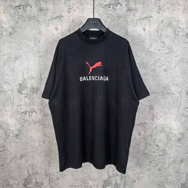 PUMA OVERSIZED T-SHIRT IN BLACK FADED 联名合作系列徽章