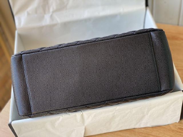 CHANEL：：．型号：92993尺寸：33CM：