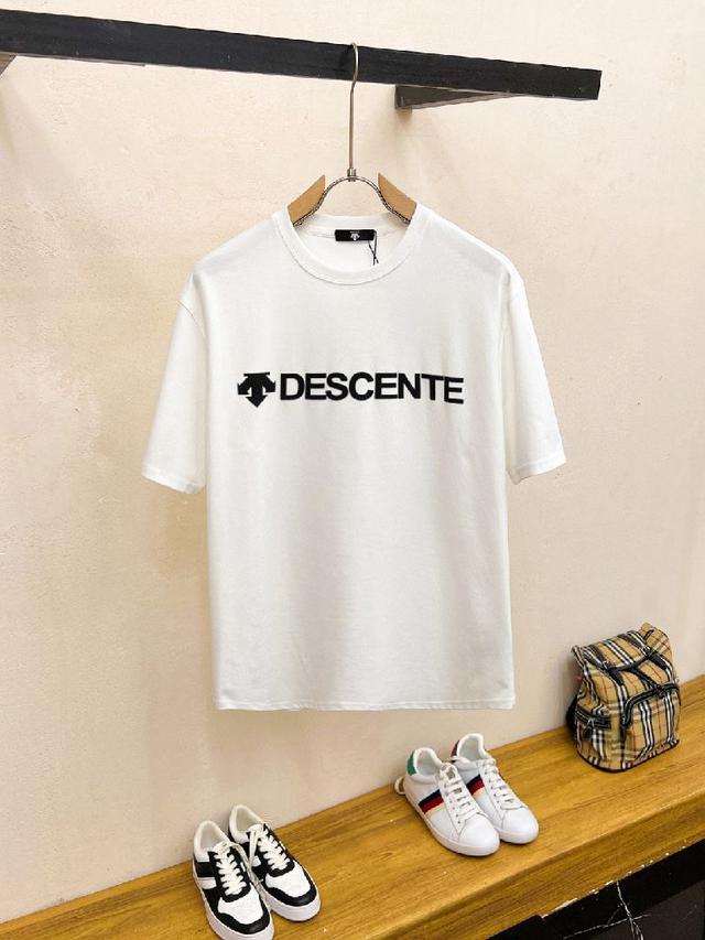 迪桑特、2025春夏全新系列单品上线，非常时髦前卫的一款男女同款短袖