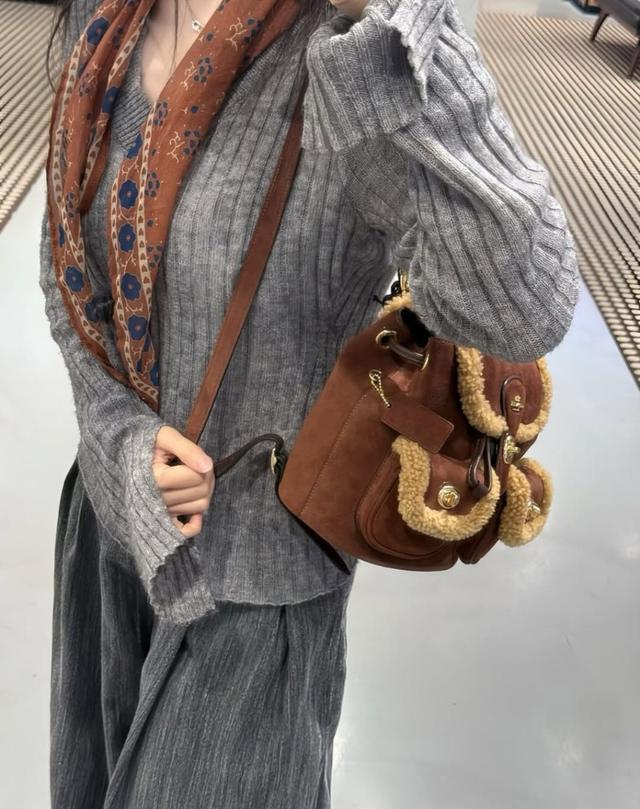 美國🇺🇸 🔥Coach 泰迪熊毛毛背包#01/31晚上8點