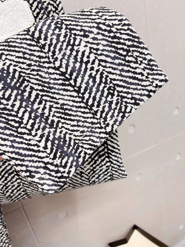 2025春夏新款男士标识短袖polo衫，延续经典休闲翻领