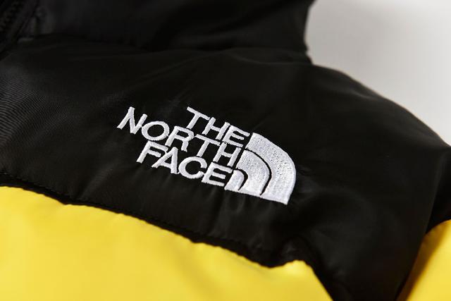 内里采用尼龙nylon双重双层封禁设计，不会出现任何跑绒现象，内置抽拉绳扣的可调节下摆