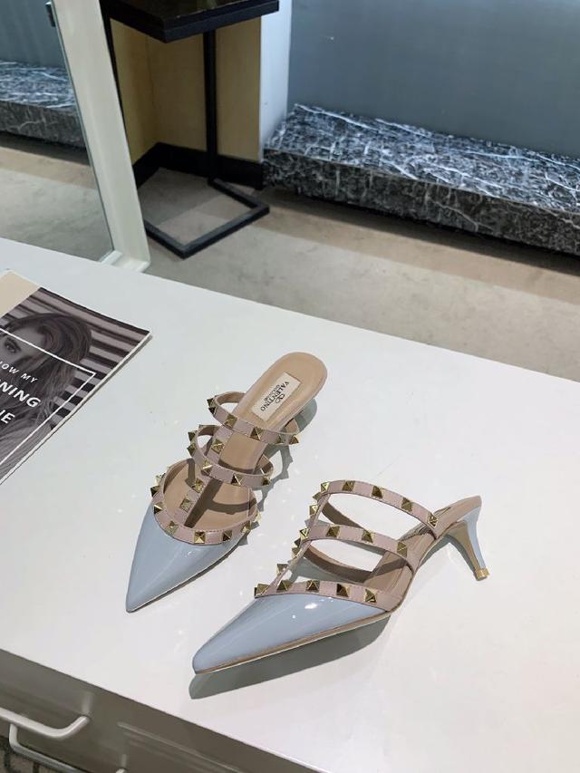 铆钉尖头拖鞋，尖头+铆钉点缀完美结合