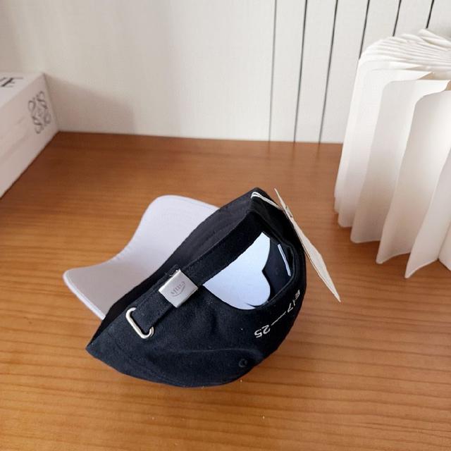 新款棒球帽，春款鸭舌帽，男女通用，头围57cm