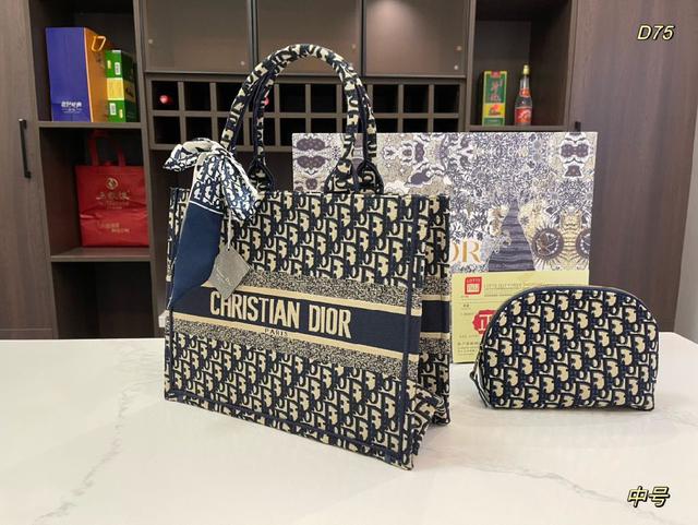 Dior book tote 今年最喜欢的一款购物袋 tote我用的次数最多的包，