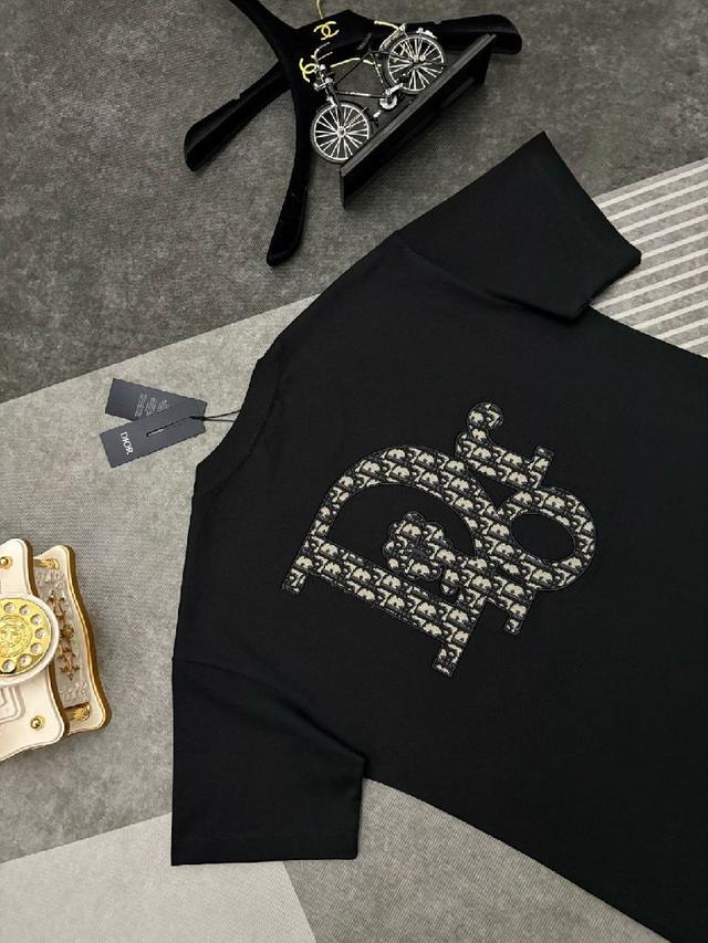 高支高密双纱300克超舒适纯棉面料，整体的触感舒适，亲肤效果也是极佳