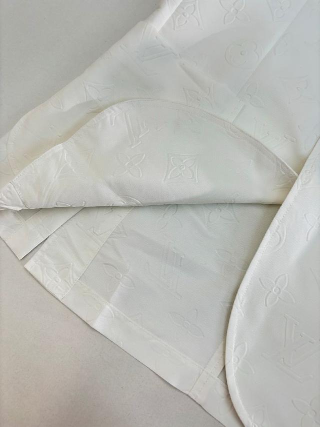 能将如此众多的高规格工艺完美呈现出来，自然得须最上乘的面料才为最好