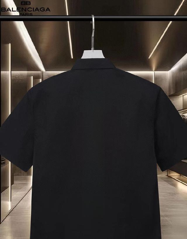 品牌元素设计理念，体现高品质。手感细腻柔软！呈现休闲裁剪