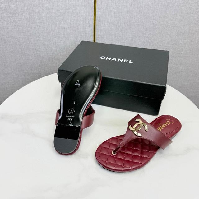 凝萃26P早春系列的摩登巧思 承袭康朋街百年匠艺的细腻质感。