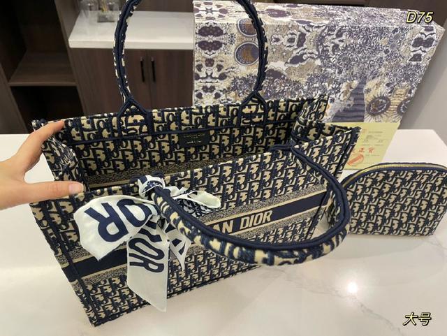 Dior book tote 今年最喜欢的一款购物袋 tote我用的次数最多的包，