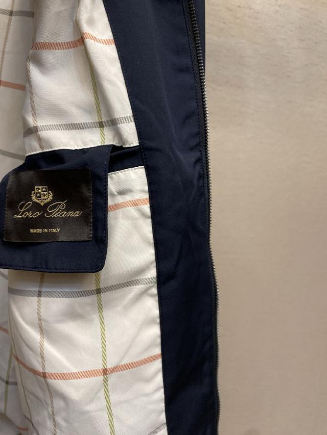 秀场新品，专柜windmate防风防水面料。上身有质感，