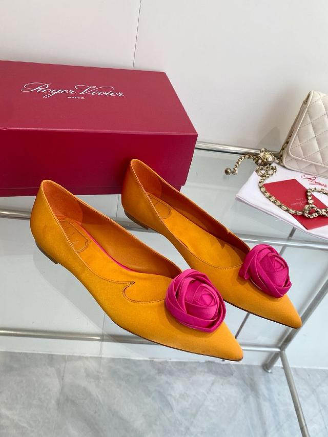 Roger Vivi   SS26 玫瑰花 早春新款平底高跟单鞋